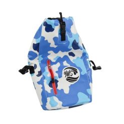 Wodoodporny plecak o pojemności 25 l w kolorze niebieskim z kamuflażem. Niebieskie plecaki męskie 9WS, bez wzorów, z tkaniny, wakacyjne. Za 170.00 zł.