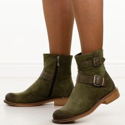 Zielone zamszowe botki damskie Potocki 12739. Zielone botki damskie POTOCKI, na jesień, z aplikacjami, z jeansu, eleganckie, z okrągłym noskiem, bez obcasa, na płaskiej podeszwie, bez zapięcia. Za 229.00 zł.