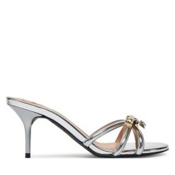 Klapki LOVE MOSCHINO. Szare klapki damskie Love Moschino, bez wzorów, bez obcasa, bez zapięcia. Za 669.99 zł.
