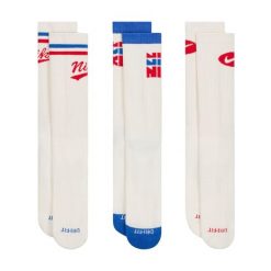 Skarpety Unisex Dla Dorosłych Everyday Plus (zestaw 3 Sztuk). Białe skarpetki damskie Nike, bez wzorów. Za 143.99 zł.