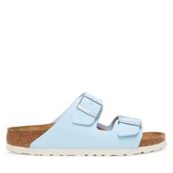 Klapki Birkenstock. Niebieskie klapki damskie Birkenstock, bez wzorów, bez obcasa, bez zapięcia. Za 449.99 zł.