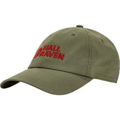 Czapka Fjall Raven Vardag Lite Cap Dorośli. Zielone czapki damskie Fjällräven, na lato, bez wzorów, z bawełny. Za 283.99 zł.