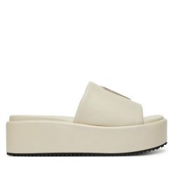 Klapki Blauer. Klapki damskie Blauer, bez wzorów, bez obcasa, bez zapięcia. Za 219.99 zł.