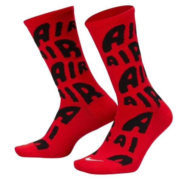 Skarpety Unisex Dla Dorosłych Essentials Everyday. Czerwone skarpetki damskie Nike, bez wzorów, z dzianiny. Za 113.99 zł.