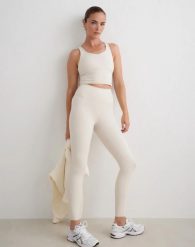 Damskie legginsy, wysoki stan, squat proof, modelujące Sculpting Fit beżowe. Brązowe legginsy damskie Aim'n, bez wzorów, z materiału. Za 393.00 zł.