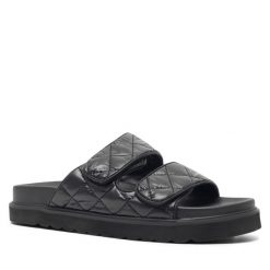 Klapki DeeZee. Czarne klapki damskie DeeZee, bez wzorów, bez obcasa, bez zapięcia. Za 119.99 zł.