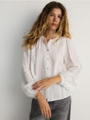 Koszula z koronką - biały. Białe koszule damskie Reserved, l, bez wzorów, z koronki, bez kołnierzyka, bez ramiączek. W wyprzedaży za 89.99 zł.