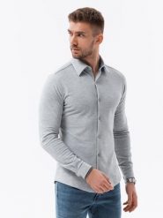Koszula męska dzianinowa z długim rękawem - szara V5. Szare koszule męskie Ombre Clothing, m, bez wzorów, z dzianiny, bez kołnierzyka, bez ramiączek. W wyprzedaży za 39.99 zł.