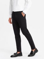Jednolite męskie spodnie chinosy SLIM FIT – czarne V5 OM-PACP-0183 - XL. Czarne eleganckie spodnie męskie Ombre Clothing, z aplikacjami, z bawełny, biznesowe. Za 125.99 zł.