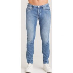 JEANSY Emporio Armani. Niebieskie jeansy męskie Emporio Armani, z bawełny. Za 539.40 zł.
