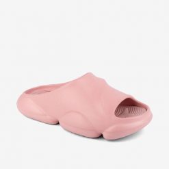 Klapki damskie Coqui. Czerwone klapki damskie Coqui, bez wzorów, eleganckie, bez obcasa, bez zapięcia. Za 142.99 zł.