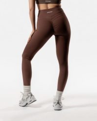 Damskie legginsy modelujące z wysokim stanem na fitness – czekoladowy. Brązowe legginsy damskie AESTHETIC WOLF, bez wzorów, z dzianiny. Za 269.99 zł.