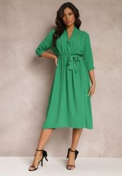 Zielona Sukienka Canopis. Zielone sukienki damskie Renee, m, bez wzorów, z materiału, eleganckie, bez kołnierzyka, bez ramiączek, midi, kopertowe. Za 69.99 zł.