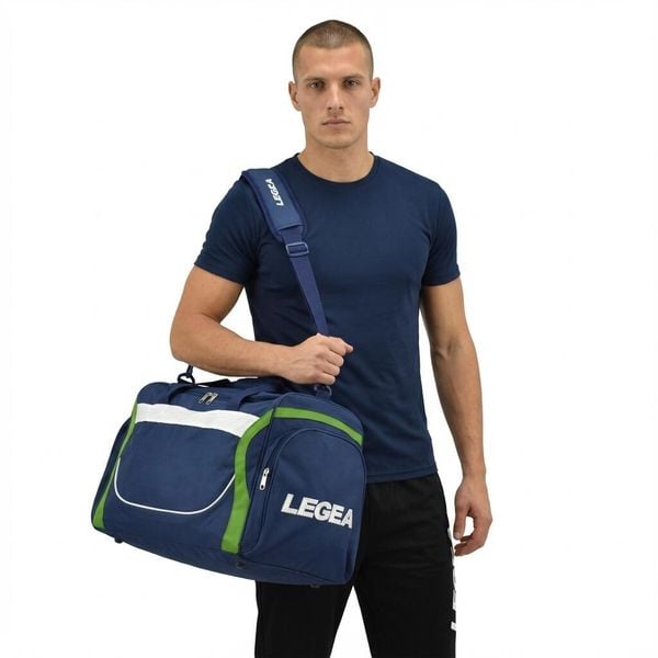 Torba sportowa MODENA NEW. Niebieskie torby sportowe męskie Legea, bez wzorów. W wyprzedaży za 84.50 zł.