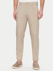 Calvin Klein Chinosy K10K114104 Beżowy Tapered Fit. Brązowe eleganckie spodnie męskie Calvin Klein, bez wzorów, z bawełny. Za 279.99 zł.