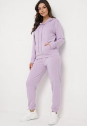 Fioletowy Komplet Dresowy Bluza Kangurka z Kapturem i Spodnie Joggery Triasa. Fioletowe bluzy damskie Born2be, m, bez wzorów, z dresówki, klasyczne, bez ramiączek, z kapturem. Za 84.99 zł.