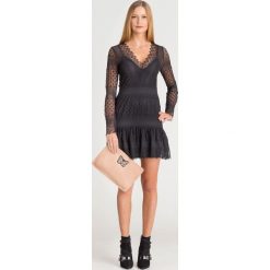 SUKIENKA KAROL GUESS. Czarne sukienki damskie Guess, na imprezę, l, z aplikacjami, z nylonu, bez kołnierzyka, bez ramiączek, mini. Za 339.50 zł.