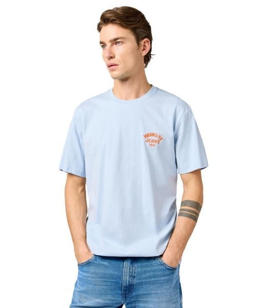 MESKA KOSZULKA WRANGLER SMALL LOGO TEE NIAGARA MIST 112362908. T-shirty męskie Wrangler, xxl, bez wzorów, bez kołnierzyka, bez ramiączek. Za 79.99 zł.