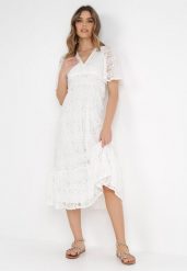 Biała Sukienka Delenia. Białe sukienki damskie Born2be, s, z aplikacjami, z koronki, boho, bez kołnierzyka, bez ramiączek, midi, rozkloszowane. Za 89.99 zł.