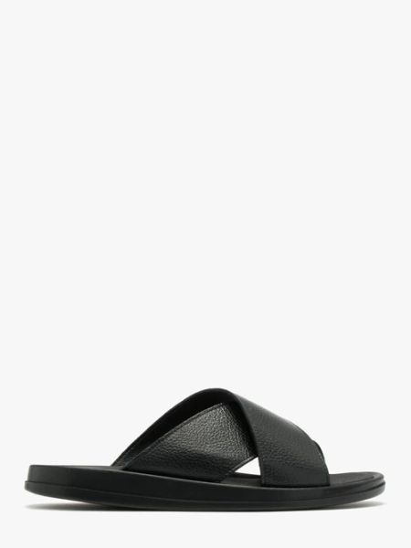 Czarne klapki męskie. Czarne klapki męskie Ryłko, bez wzorów, ze skóry, bez zapięcia. W wyprzedaży za 199.99 zł.