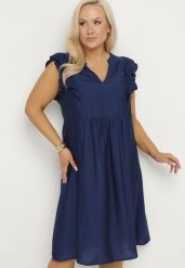 Niebieska Sukienka Pudełkowa z Bawełną i Trójkątnym Dekoltem Ozdobiona Falbankami Vikirva. Niebieskie sukienki damskie Born2be, na co dzień, l, bez wzorów, z bawełny, eleganckie, bez kołnierzyka, plus size, bez ramiączek, midi, proste. Za 89.99 zł.