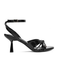 Sandały JENNY. Czarne sandały damskie Jenny, bez wzorów, bez obcasa, na szpilce, bez zapięcia. Za 139.99 zł.