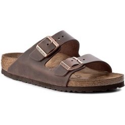 Klapki Birkenstock. Brązowe klapki damskie Birkenstock, bez wzorów, bez obcasa, bez zapięcia. Za 539.99 zł.