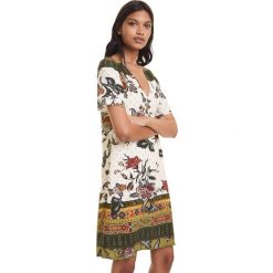 Desigual Hilier Sukienka Wielokolorowy. Sukienki damskie Desigual, bez wzorów, z materiału, bez kołnierzyka, bez ramiączek. Za 516.95 zł.
