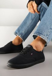 Czarne Basicowe Tenisówki Vices Hallriva. Czarne trampki i tenisówki damskie Renee, bez wzorów, z jeansu, bez zapięcia. Za 49.99 zł.