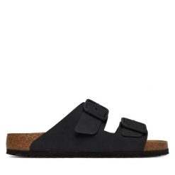 Klapki Birkenstock. Czarne klapki męskie Birkenstock, bez wzorów, bez zapięcia. Za 599.99 zł.