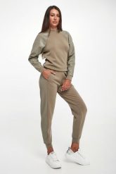 Spodnie dresowe damskie logowane ARMANI EXCHANGE. Spodnie dresowe damskie Armani Exchange, bez wzorów, z dresówki. Za 559.00 zł.