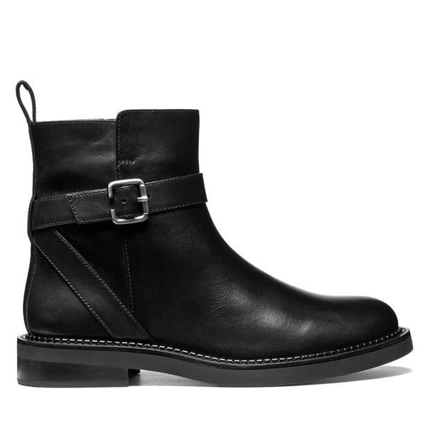 Botki Geox. Czarne botki damskie Geox, bez wzorów, bez obcasa, na płaskiej podeszwie, bez zapięcia. Za 589.99 zł.