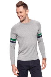 MĘSKI SWETER WRANGLER RAGLAN KNIT MID GREY MEL W8615PR37 112132311. Szare swetry męskie Wrangler, m, z aplikacjami, z bawełny, bez kołnierzyka, bez ramiączek. W wyprzedaży za 89.99 zł.