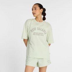 Koszulka damska New Balance WT43542NUM – miętowa. Zielone bluzki damskie New Balance, s, bez wzorów, z materiału, sportowe, bez kołnierzyka, bez ramiączek. Za 99.99 zł.