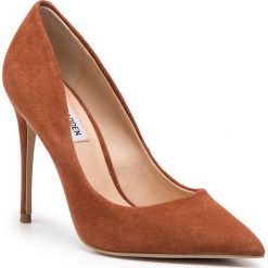 Szpilki STEVE MADDEN - Daisie SM11000019-03002-839 Chestnut Suede. Brązowe szpilki damskie Steve Madden, bez wzorów, ze skóry ekologicznej, bez obcasa, na obcasie, bez zapięcia. W wyprzedaży za 269.00 zł.