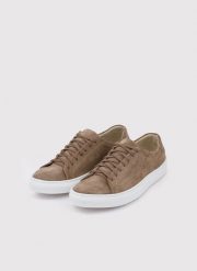 PAKO LORENTE – Beżowe sneakersy męskie. Brązowe buty sportowe męskie Pako Lorente, bez wzorów, z zamszu, bez zapięcia. Za 279.99 zł.