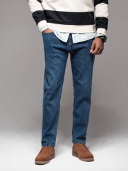Męskie jeansowe spodnie CARROT FIT z ozdobnymi zaszewkami ciemnoniebieskie V2 OM-PADP-0227 S. Niebieskie spodnie sportowe męskie Ombre, m, bez wzorów, z jeansu. Za 406.97 zł.