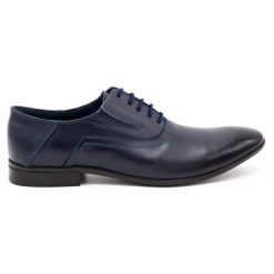 Lukas Buty męskie wizytowe 291 granatowe niebieskie. Niebieskie buty wizytowe męskie bez wzorów, z jeansu, bez obcasa, bez zapięcia. Za 367.89 zł.