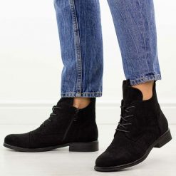 Czarne zamszowe ażurowe botki damskie S.Barski 8009. Czarne botki damskie S.BARSKI, na jesień, w ażurowe wzory, z jeansu, eleganckie, z okrągłym noskiem, bez obcasa, na obcasie, bez zapięcia. Za 229.00 zł.