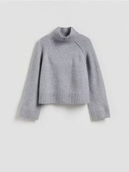 Wełniany sweter z golfem - jasnoszary. Szare swetry nierozpinane damskie Reserved, l, bez wzorów, z dzianiny, bez kołnierzyka, bez ramiączek. Za 219.99 zł.