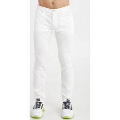JEANSY EMPORIO ARMANI. Jeansy męskie Emporio Armani, z jeansu. W wyprzedaży za 543.20 zł.