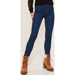 Jeansy skinny - Granatowy. Niebieskie jeansy damskie House, bez wzorów, z jeansu. Za 99.99 zł.