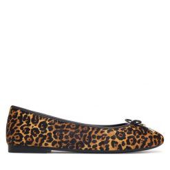Baleriny Tommy Hilfiger. Brązowe balerinki damskie Tommy Hilfiger, bez wzorów, bez obcasa, bez zapięcia. Za 449.99 zł.