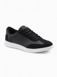 Casualowe buty męskie sneakersy OLDSCHOOL – czarne V2. Czarne buty sportowe męskie Ombre Clothing, bez wzorów, z gumy, bez zapięcia. W wyprzedaży za 79.99 zł.