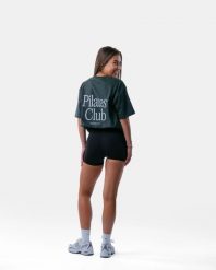 Damski oversize'owy T-shirt bawełniany – Pilates Club – sosnowy. Zielone t-shirty damskie AESTHETICWOLF, m, bez wzorów, z bawełny, bez kołnierzyka, bez ramiączek. Za 129.99 zł.
