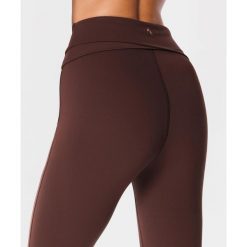 Legginsy sportowe dla kobiet z kopertowym tyłem Carpatree Balletcore. Brązowe legginsy damskie Carpatree, bez wzorów. W wyprzedaży za 186.99 zł.