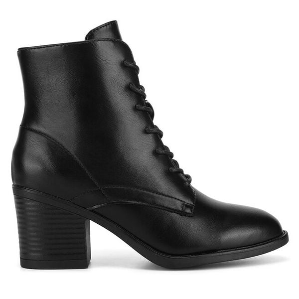 Trzewiki Clara Barson. Czarne botki damskie Clara Barson, bez wzorów, bez obcasa, na słupku, bez zapięcia. Za 109.99 zł.