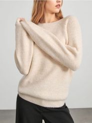 Sweter z miękkiej dzianiny - beżowy. Brązowe swetry nierozpinane damskie Sinsay, l, bez wzorów, z dzianiny, bez kołnierzyka, bez ramiączek. Za 59.99 zł.