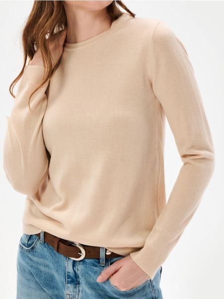 Lekki sweter basic - beżowy. Brązowe swetry nierozpinane damskie Sinsay, l, bez wzorów, bez kołnierzyka, bez ramiączek. Za 29.99 zł.