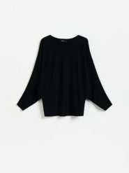 Sweter z kimonowym rękawem - czarny. Czarne swetry nierozpinane damskie Reserved, l, bez wzorów, z dzianiny, bez kołnierzyka, bez ramiączek. Za 99.99 zł.